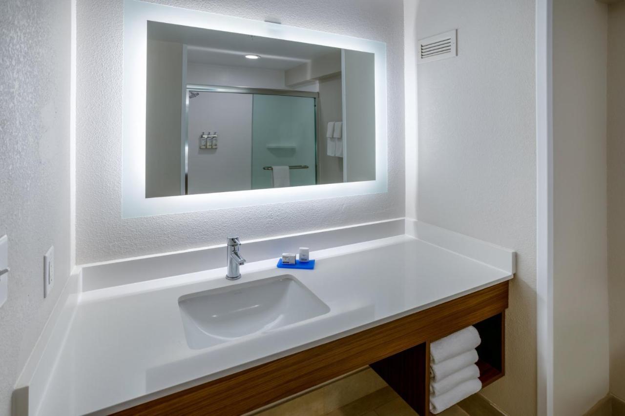 Holiday Inn Express Hotel & Suites Salisbury - Delmar By Ihg Ngoại thất bức ảnh
